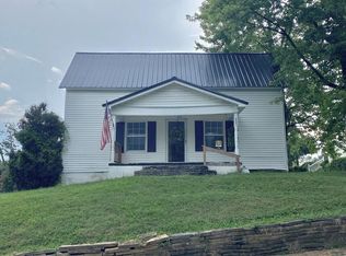 303 N Spring St, Livingston, TN 38570