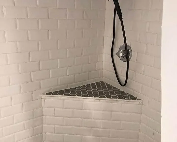 Shower (5.9 ft clearance)