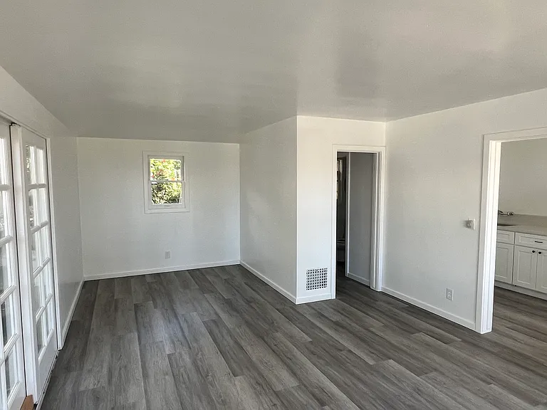 2200 S Coast Hwy #F — Photo 7