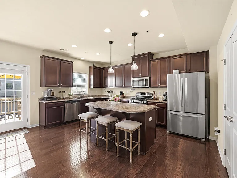 601 Pointe View Dr — Photo 29
