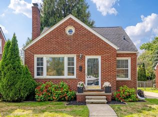 2021 Allard Ave, Grosse Pointe Woods, MI 48236