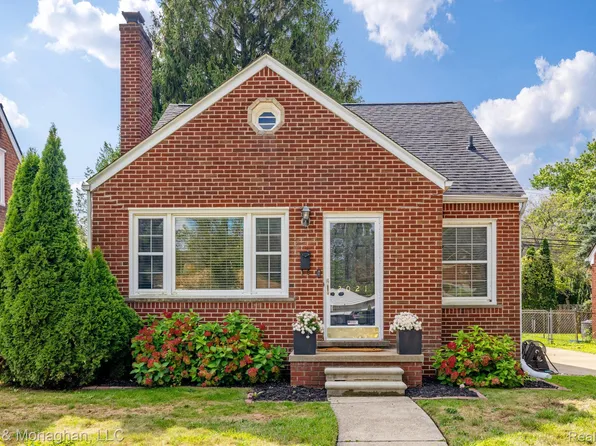 2021 Allard Ave, Grosse Pointe Woods, MI 48236