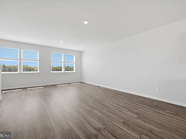 122 Bowers St — Photo 10