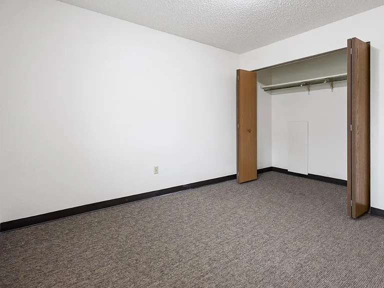 Huron Apartments — Photo 15
