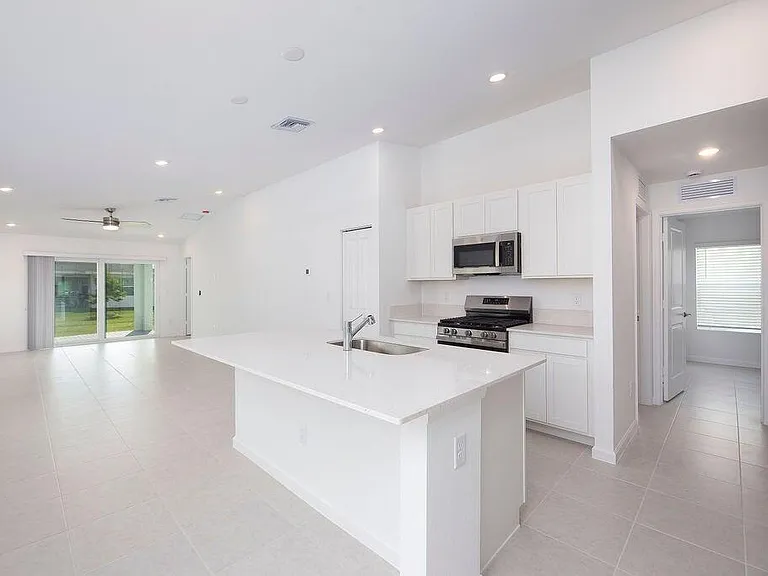 11146 NW Fernbrook Dr — Photo 3