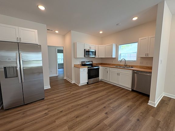 3rd image of 270 Hicks St
