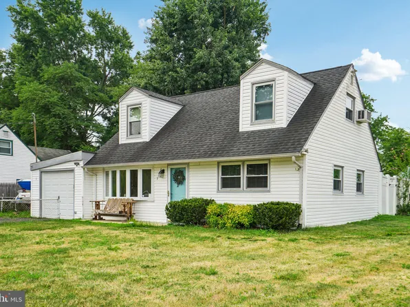 1 Scarsdale Pl, Ewing, NJ 08618