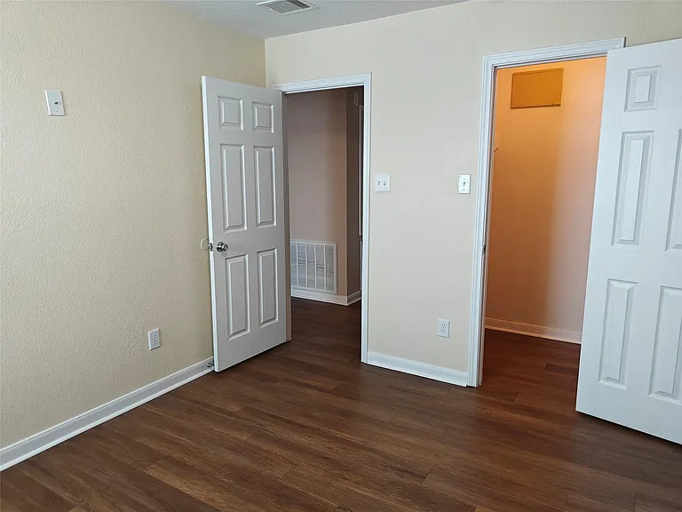 7915 Moss Springs Ct — Photo 36