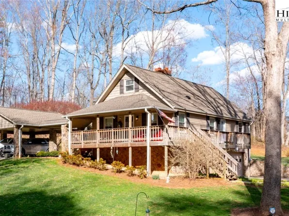 152 Holiday Lane, Mount Airy, NC 27030