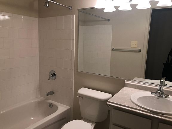 4th image of 310 Stevens Cir APT 1C