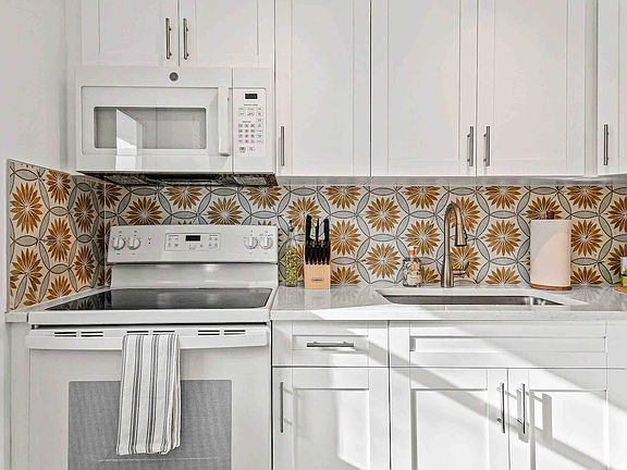 4th image of 427 Conniston Rd #B