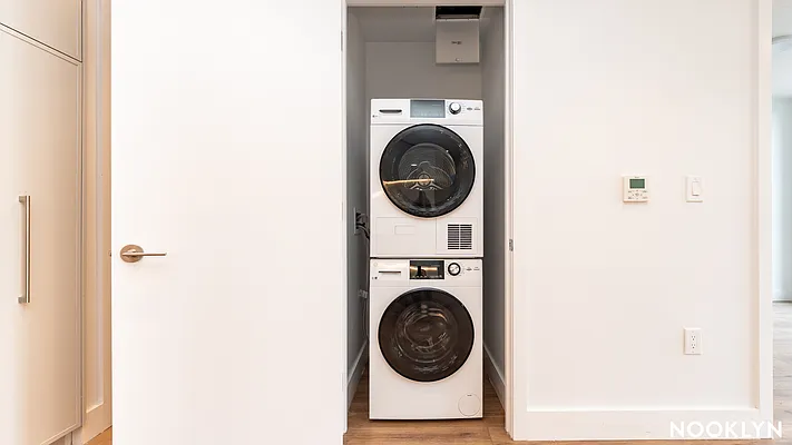Laundry, photo 1