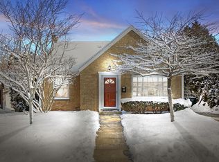 418 Hillcrest Ct, Port Washington, WI 53074