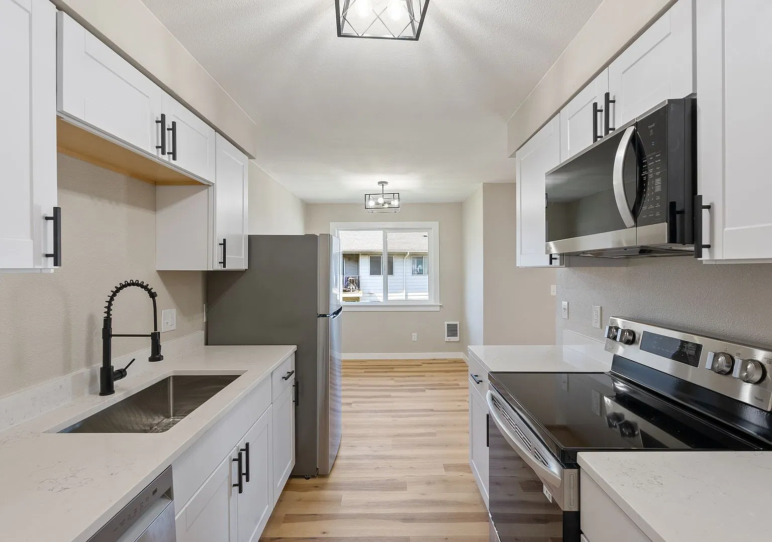 Sandy Terrace Apartments — Photo 3