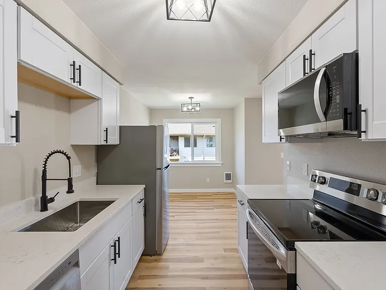 Sandy Terrace Apartments — Photo 26
