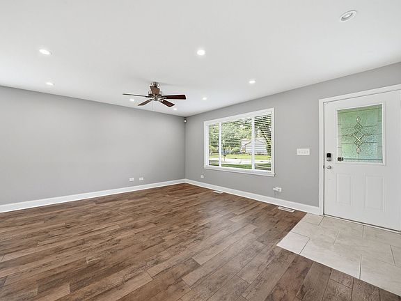 3rd image of 416 Ingleside Dr