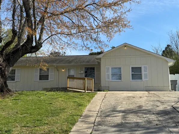 4015 Woodleaf Rd, Charlotte, NC 28205