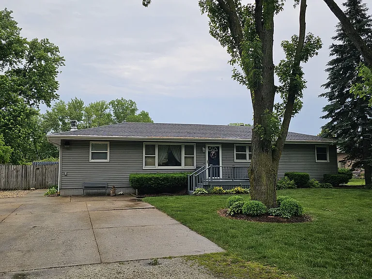 107 N 5620w Rd — Photo 1