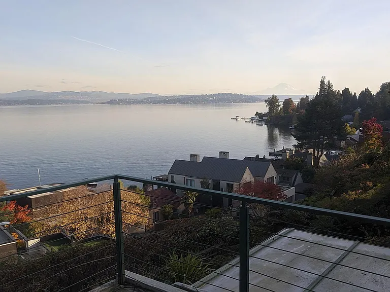 2nd Floor private balcony. Best views in Seattle. Walking distance to Madison Park shops.