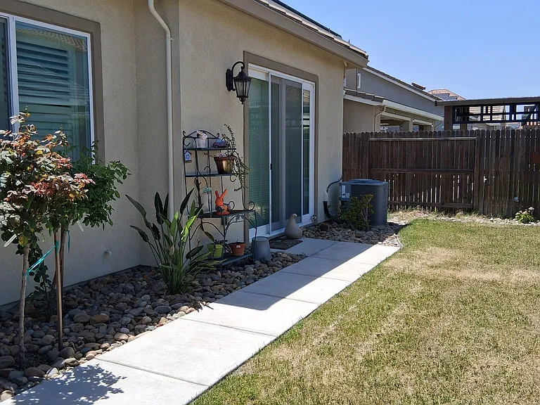 1759 Meridian St — Photo 9