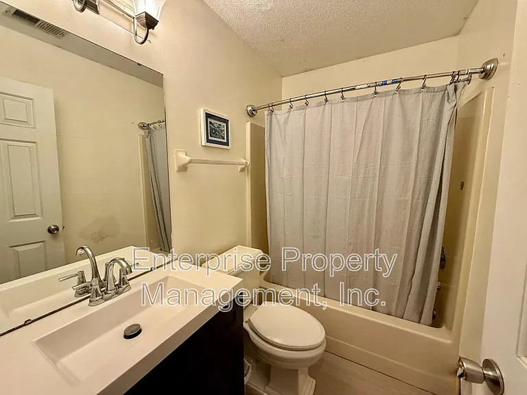 4569 Columbia Woods Ln — Photo 2