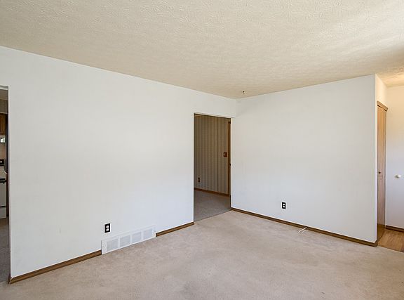 5th image of 145 Tower Dr