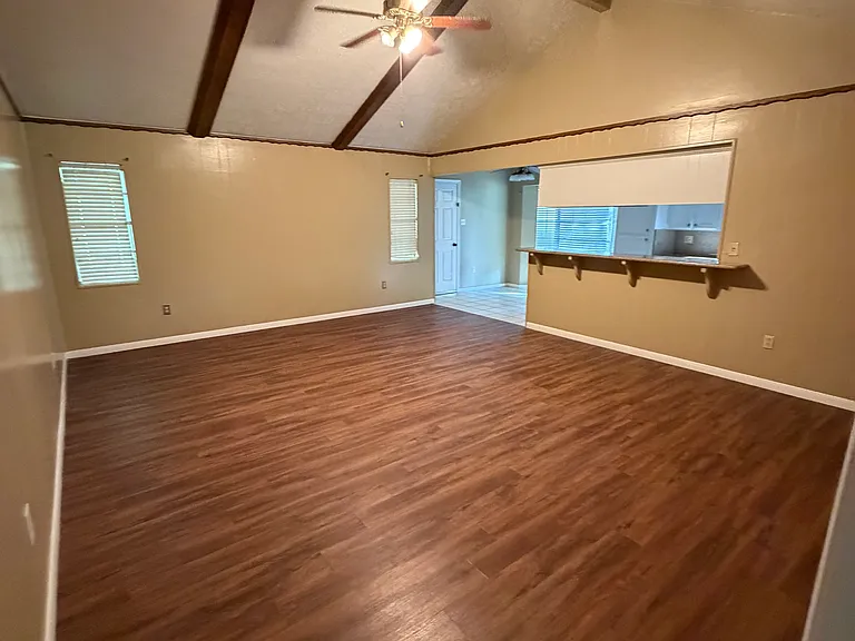 3522 E Circle Dr — Photo 2