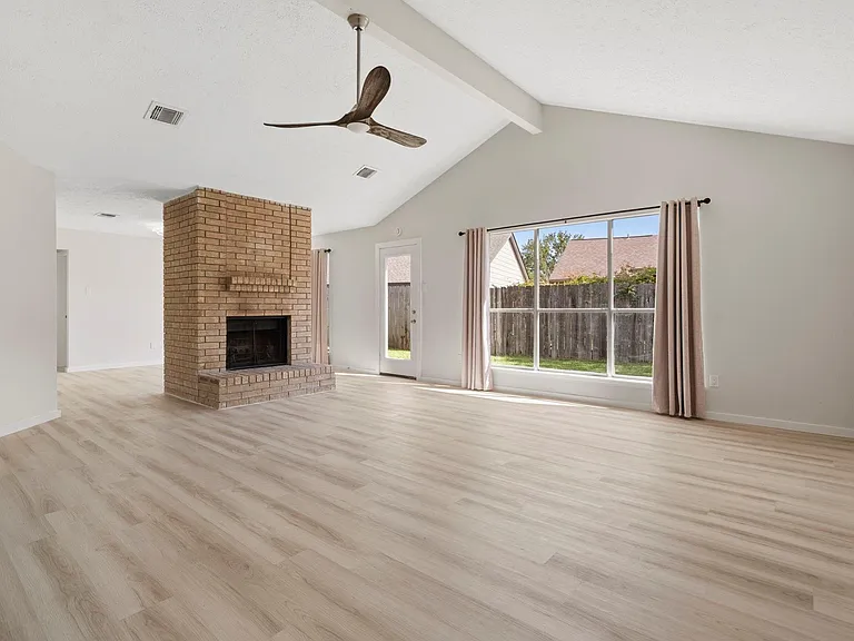 2210 Trail West St — Photo 2
