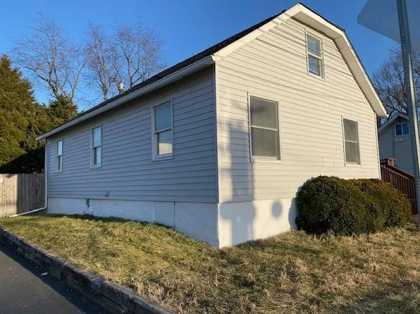 105 E Hazeldell Ave, New Castle, DE 19720