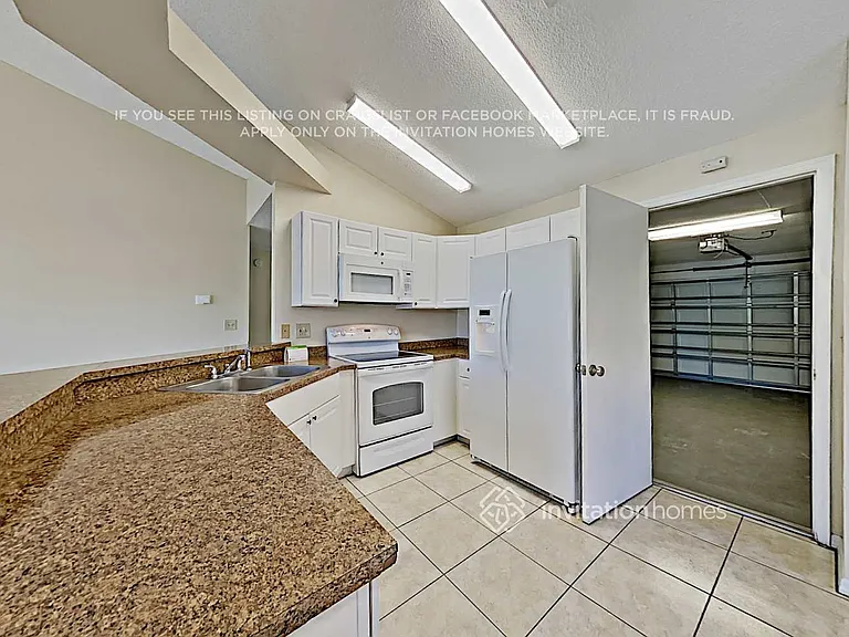 5473 Friarsway Dr — Photo 7