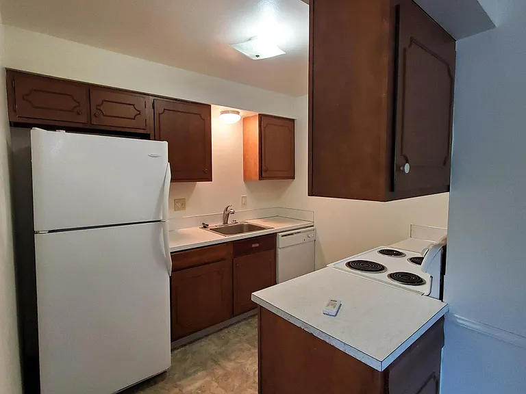 527 Washington St #7 — Photo 4