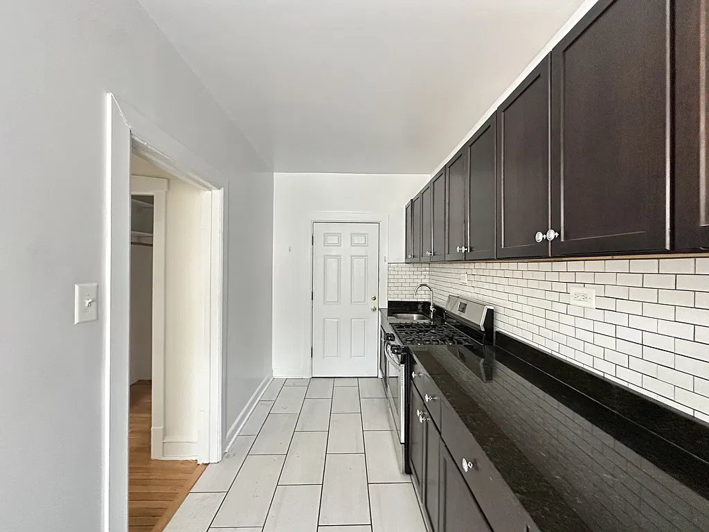 1 bed, 700 sqft, $1,600 — Photo 4