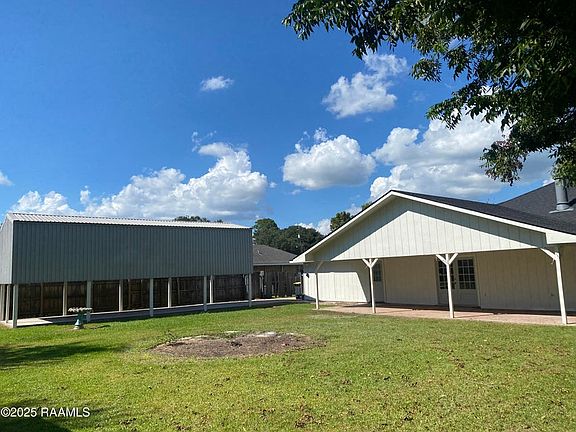 3rd image of 815 College Dr