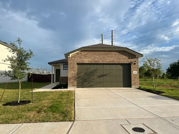 405 Jean St, Seguin, TX 78155