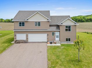 613 Farmers Pl, Belle Plaine, MN 56011
