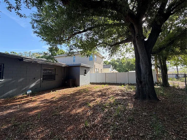 1740 W Walnut St — Photo 27