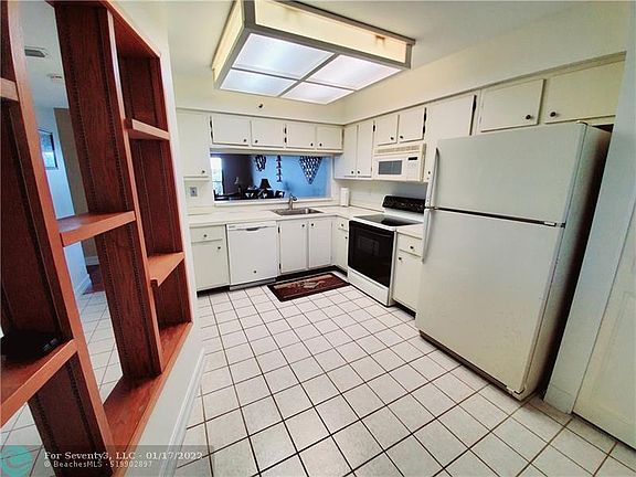 5th image of 2202 S Cypress Bend Dr APT 407
