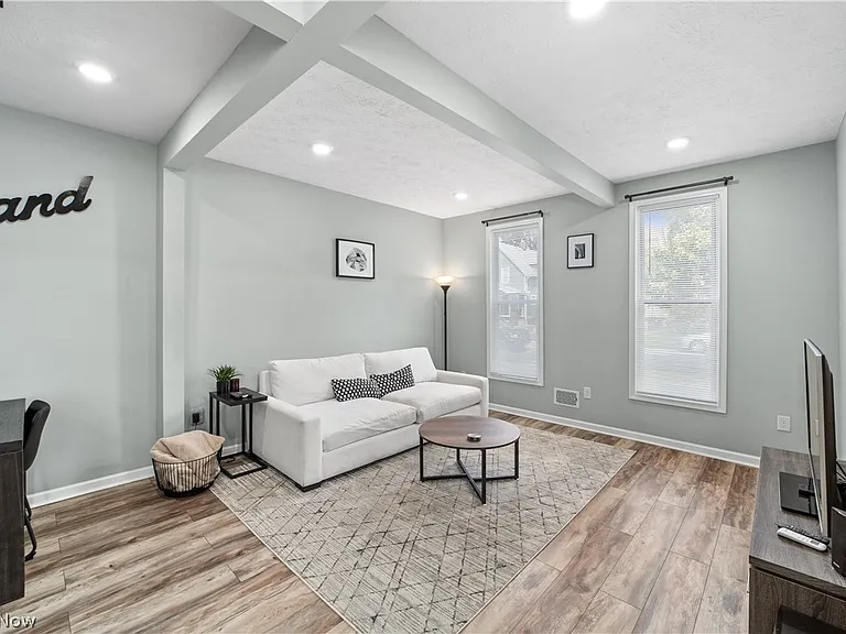 3251 Marvin Ave — Photo 4
