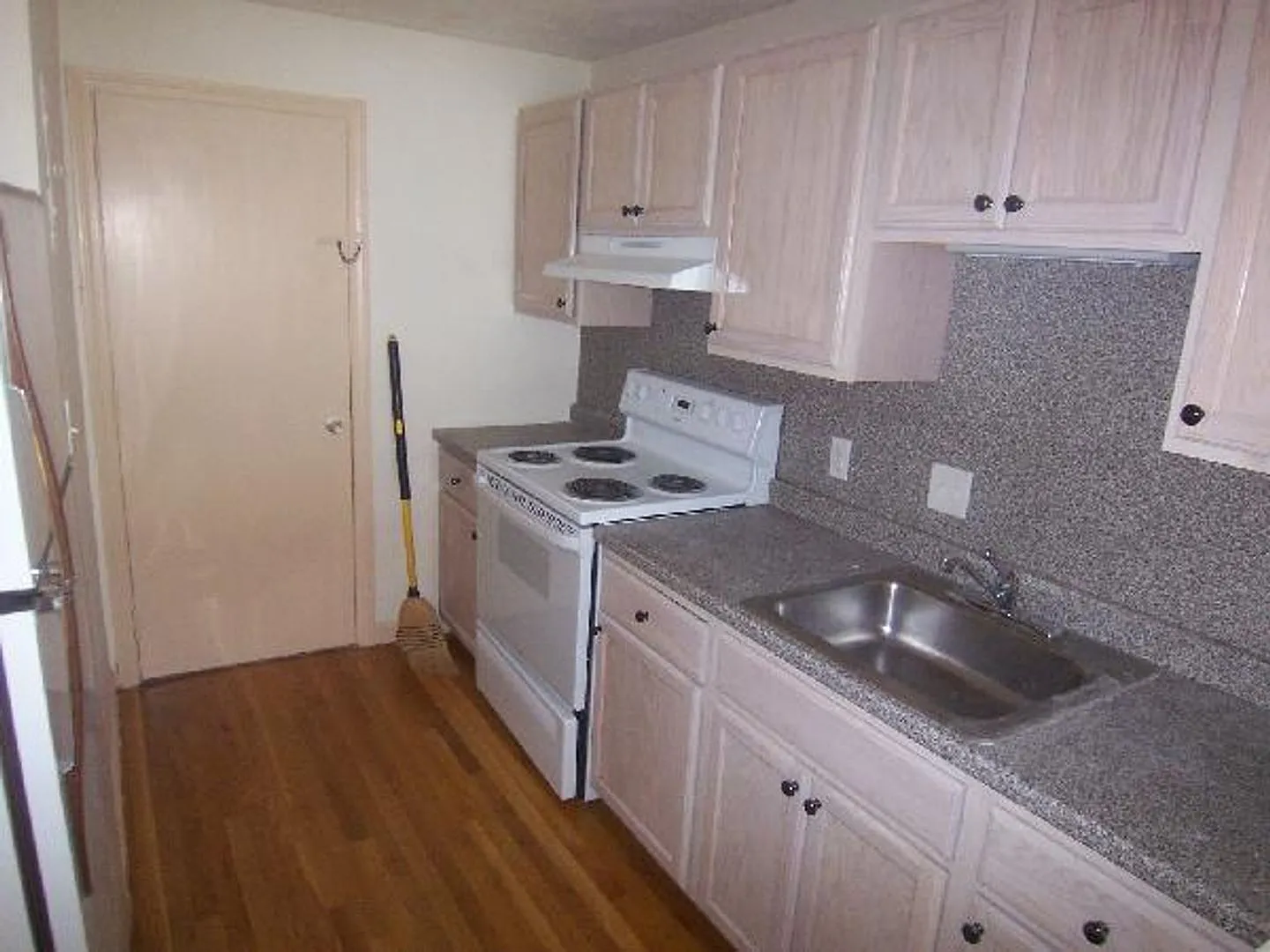 West Roxbury Centre - 390sf Studio — Photo 2