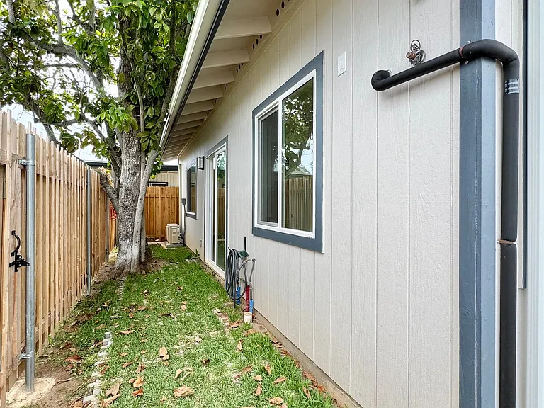 421 Olomana St #A — Photo 25