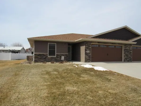 502 Locust Ct, Monticello, IA 52310