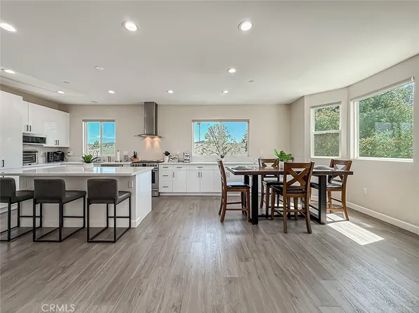 946 Warwick Ave, Thousand Oaks, CA 91360