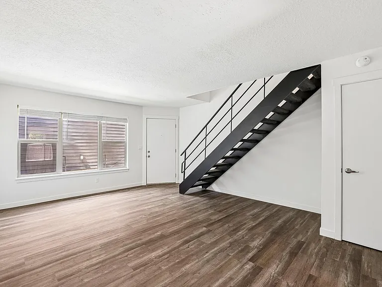 Midland Apartments — Photo 39