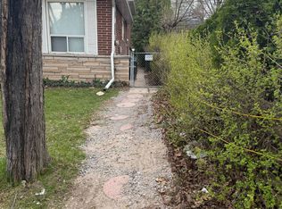 3 Lisburn Cres, Toronto, ON M2J2Z4