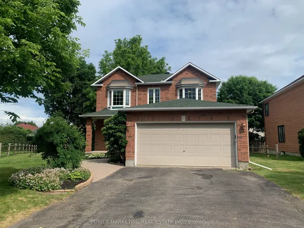 29 Taj Ct, Ottawa, ON K1G 5K7