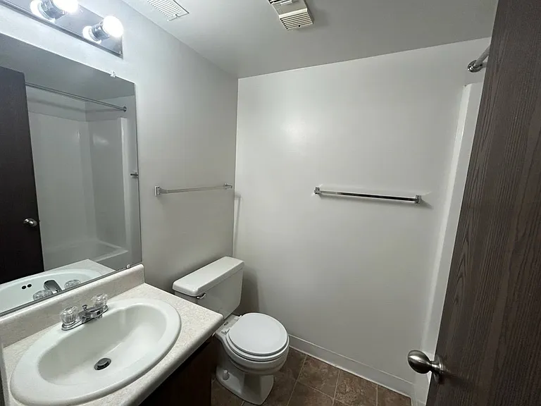 Charter Oaks Apartments — Photo 60