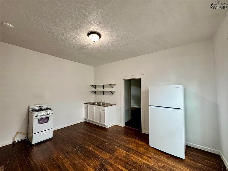 1111 Monroe St — Photo 3