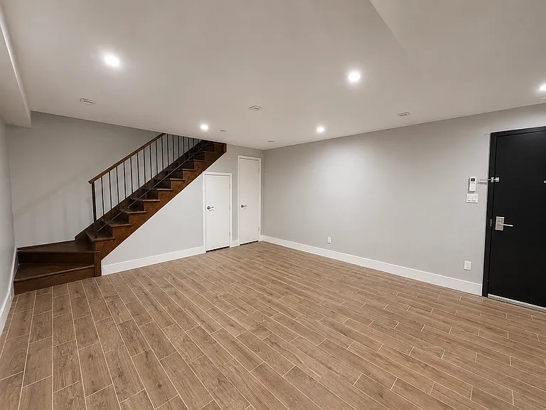 114 Woodbine St #1B — Photo 9