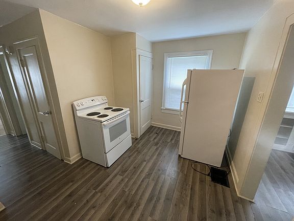 4th image of 823 N Denny St #823