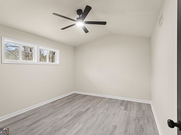 4th image of 211 Circle Dr